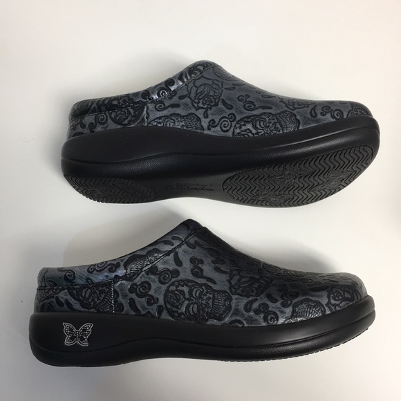 Alegria Pewter Skulls Clogs Size 6 - Picture 2 of 7